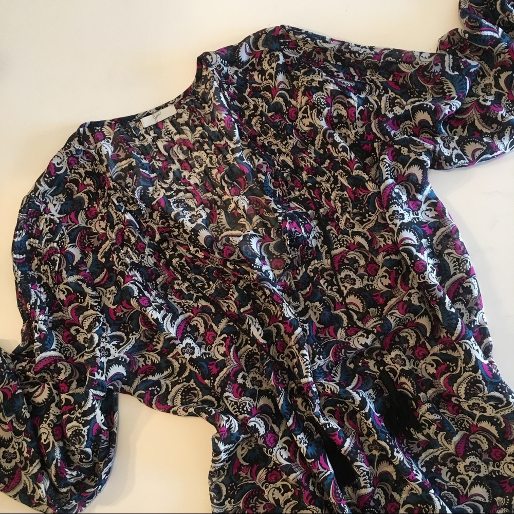 ✨Joie✨ Silk  V- Neck Blouse ( L)